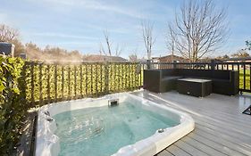 Coopers Cabin With Hot Tub